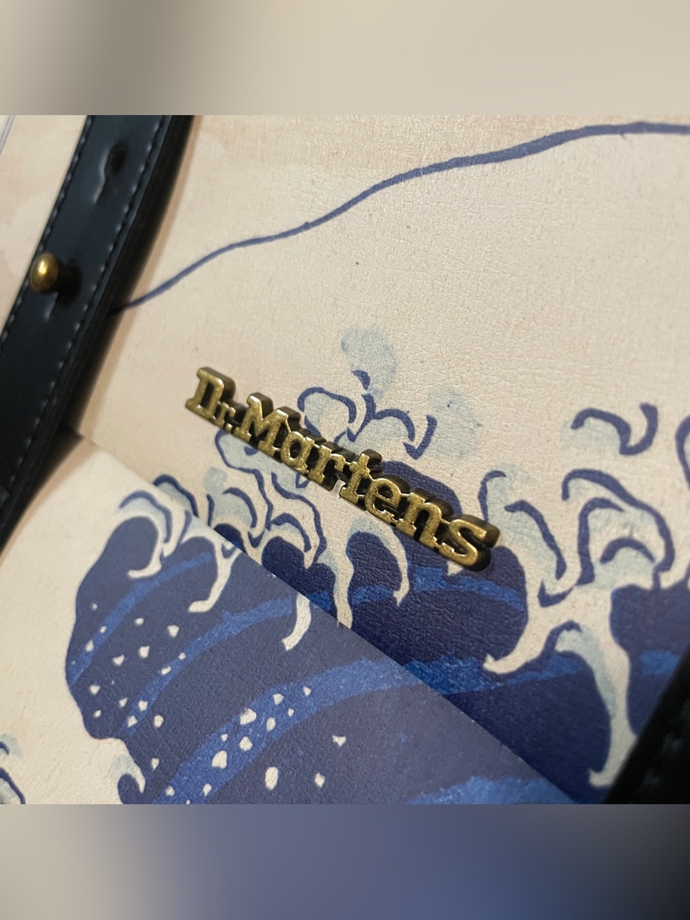 Dr. Martens x The MET Great Wave Backpack RARE - Picture 3 of 14